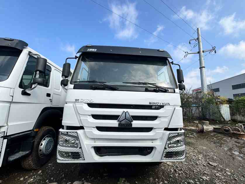 ダンプ トラック 6X4 HOWO