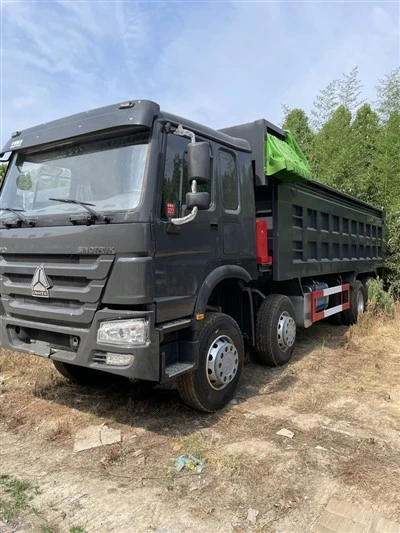 SINOTRUK HOWO 8x4 大型ダンプ トラック